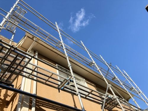 外壁塗装の足場代はなぜかかる？安全性と工事品質を守る大切な役割